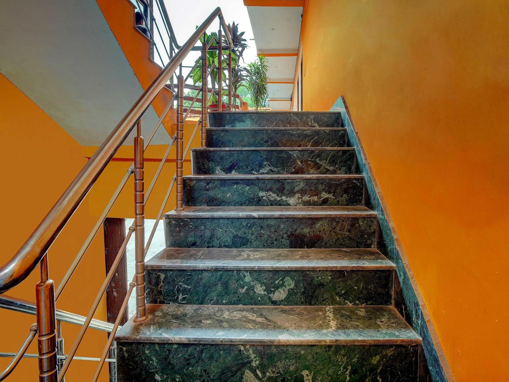 Oyo Flagship 81389 Hotel Siddhi Vinayak Motihari Exterior foto